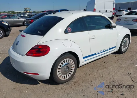 2014 Volkswagen Beetle 2.5L z USA, uszkodzony, nr VIN 3VWJP7AT0EM626991